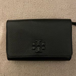Tory Burch Thea Flat Wallet Crossbody (Black)